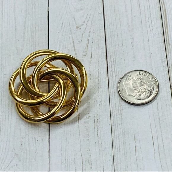 Gold Circle Brooch   - Picture 1 of 2